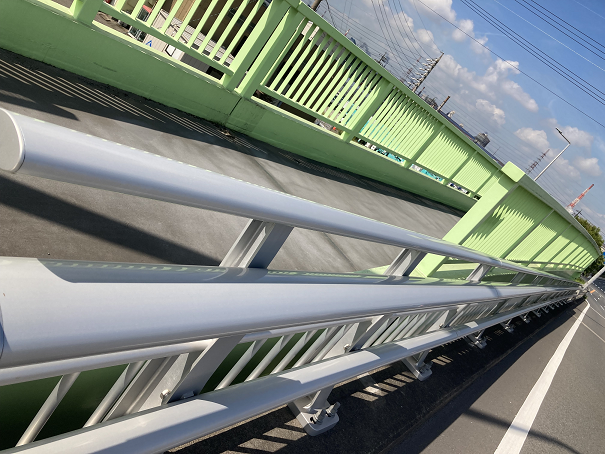 高欄・投物防止柵/東海市(N建設) 加家高架橋 納入 – 大竹建機産業株式会社|名古屋の建機・資材・非常用電源・発電機販売
